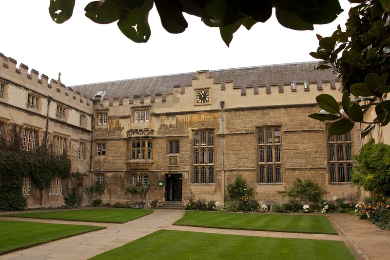 DOBA Business School